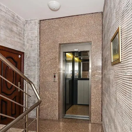 Cozy Charm Free Parking Апартаменти